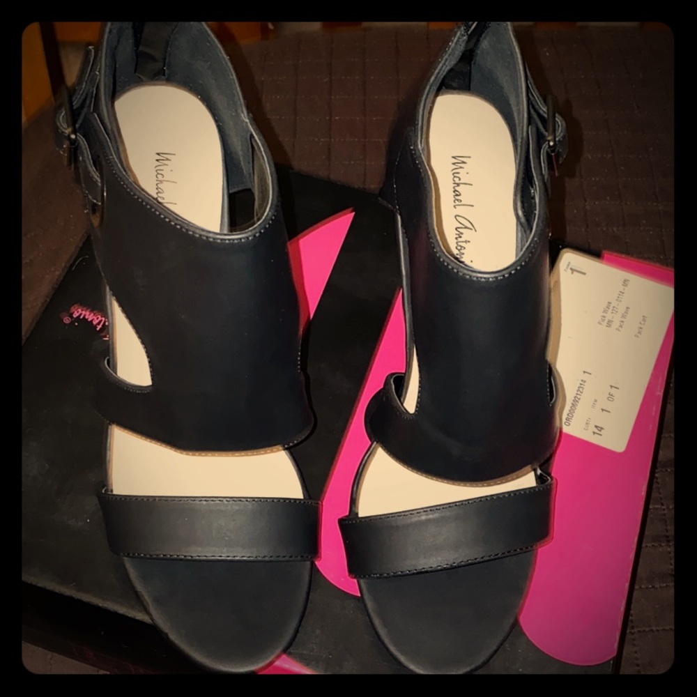 Brand new sandals!!l Ready for a new home!